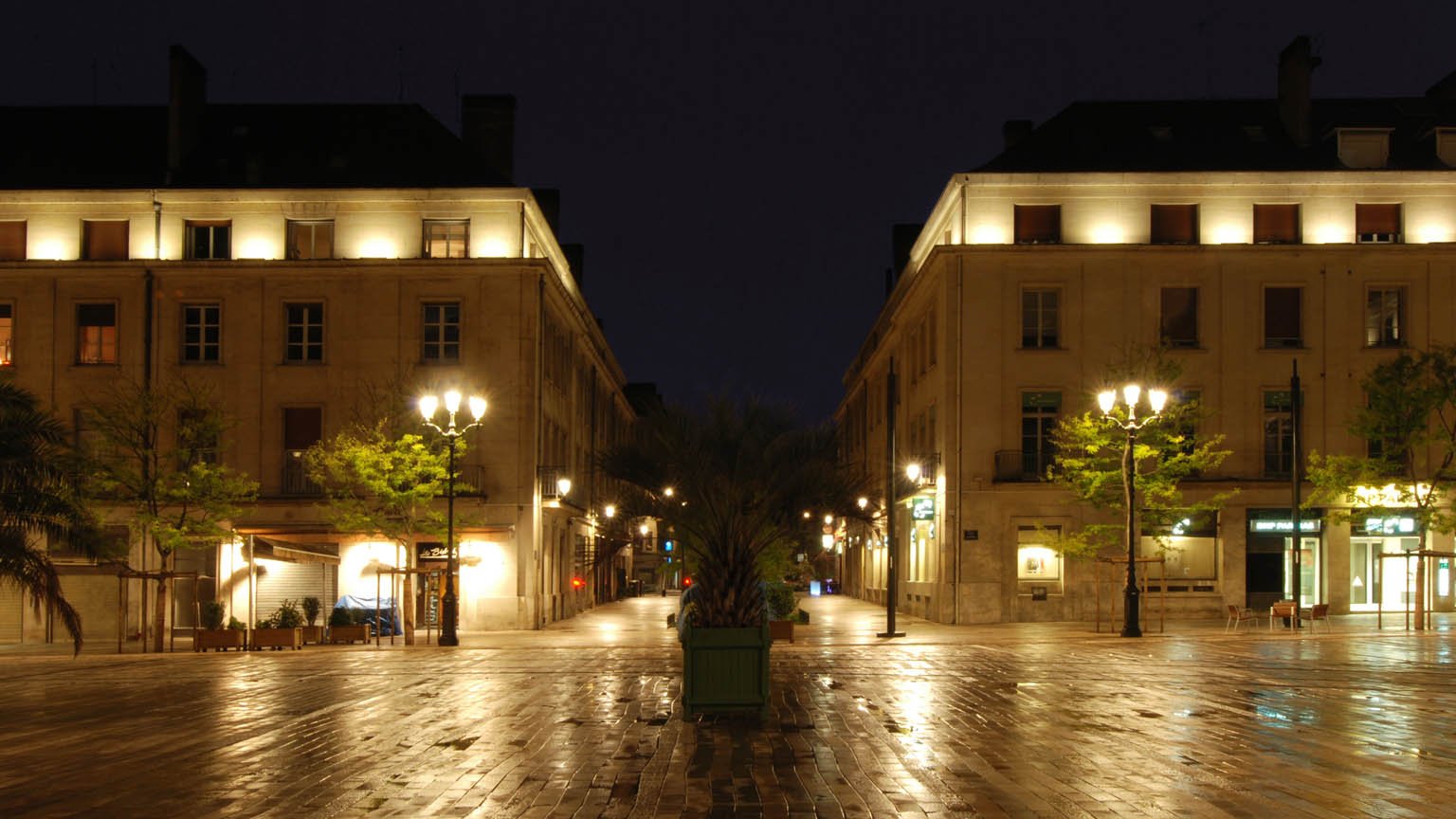 orleans_martroi_facades_05.jpg