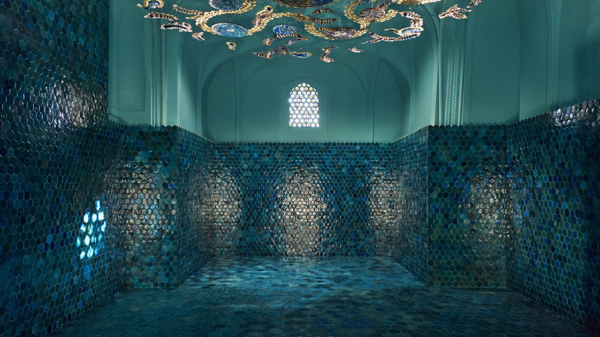 Blue Room, de Abdulvahid Bukoriy, en collaboration avec Jurabek Siddikov
