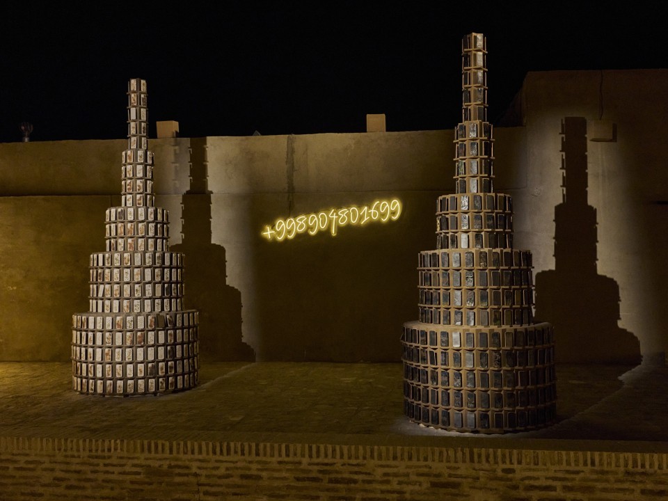 Dark Age is Better, Desert is the Future, de Yun Choi, en collaboration avec Bunyod Yunusov et Behzod Yunusov