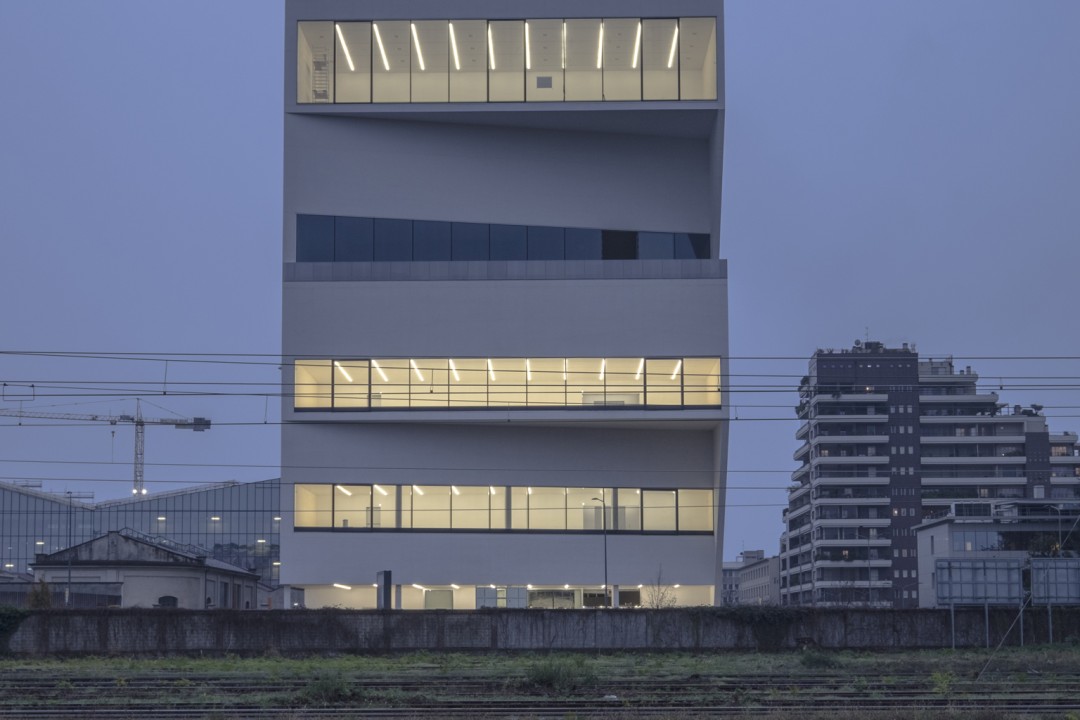 milan_fondation_prada_torre_3.jpg